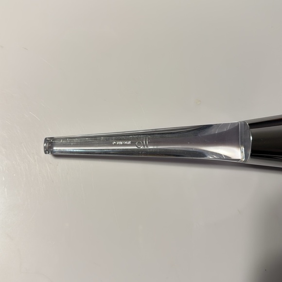 Elf Precision Powder Brush - Picture 4 of 5